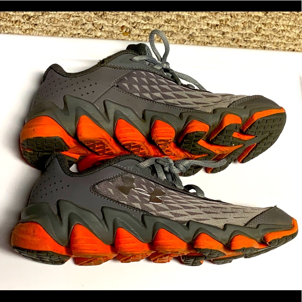 Boys size 3.5Y Under Armour shoes